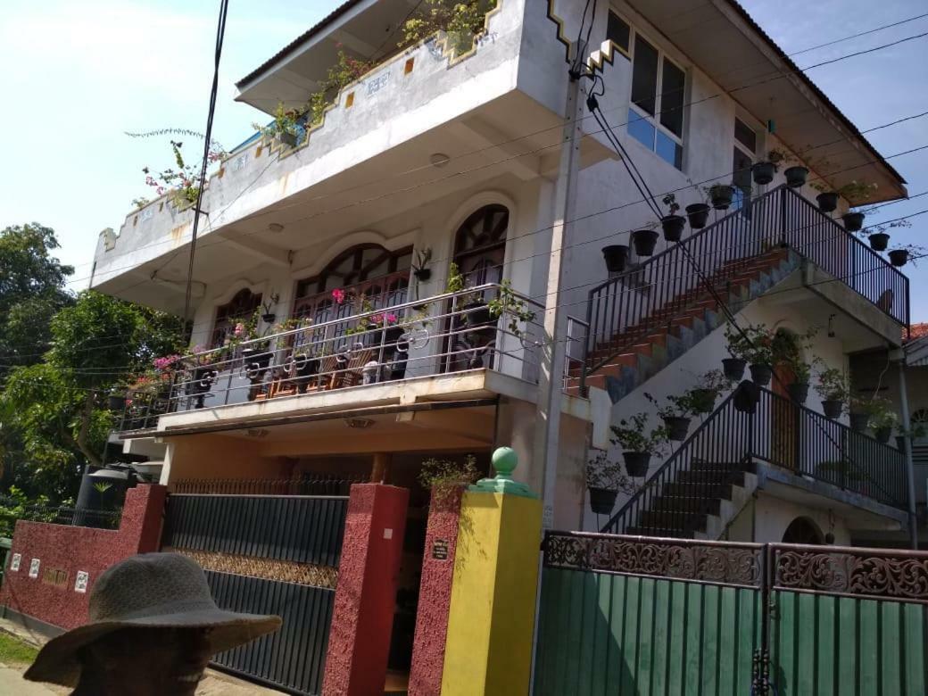 Daffon Guest House Negombo Exteriör bild